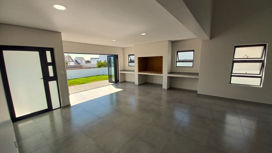 3 Bedroom Property for Sale in Brittania Beach Estate Western Cape